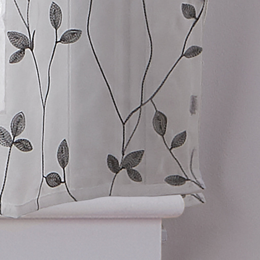Collection de rideaux à cantonnière et à volants en broderie botanique Curtainworks