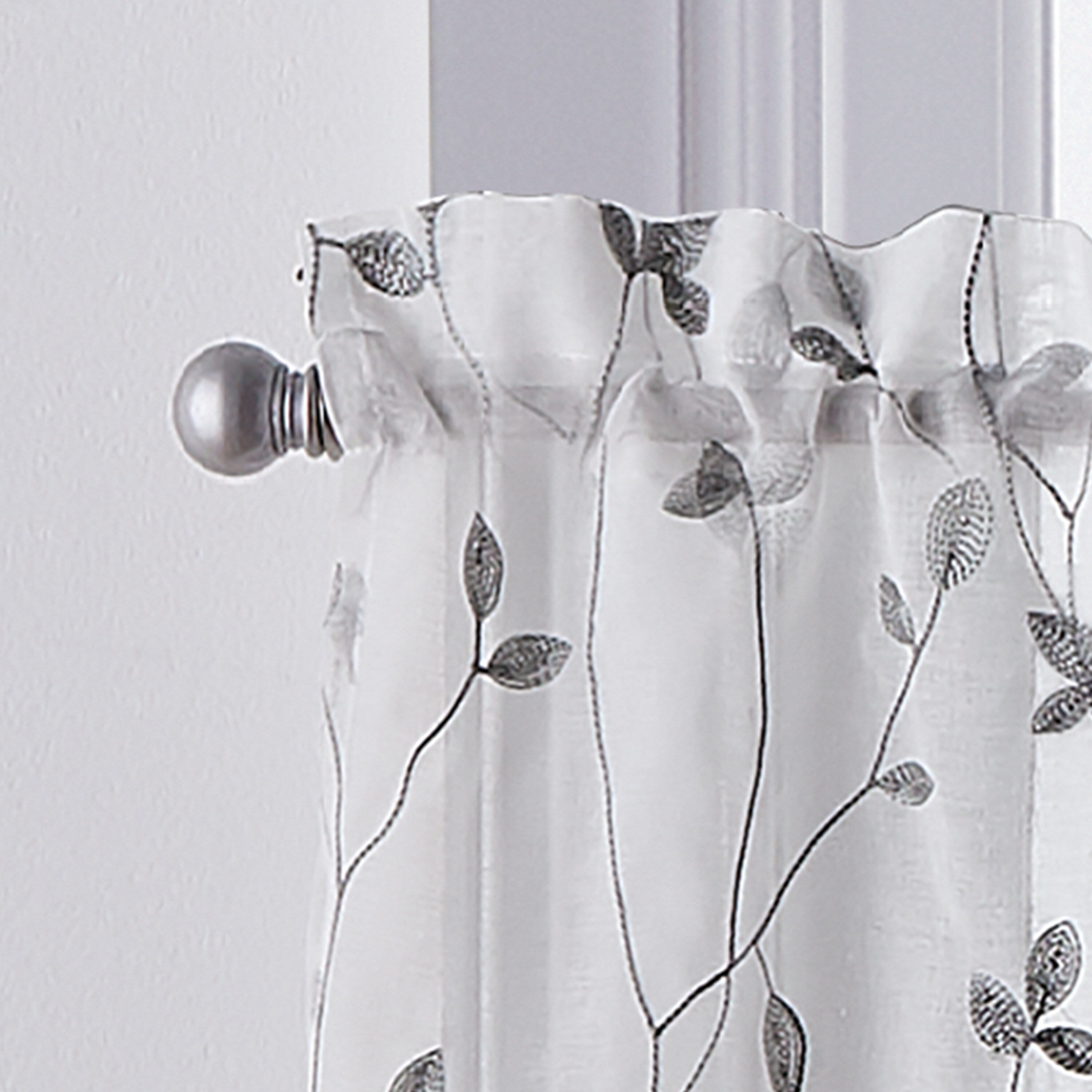 Collection de rideaux à cantonnière et à volants en broderie botanique Curtainworks