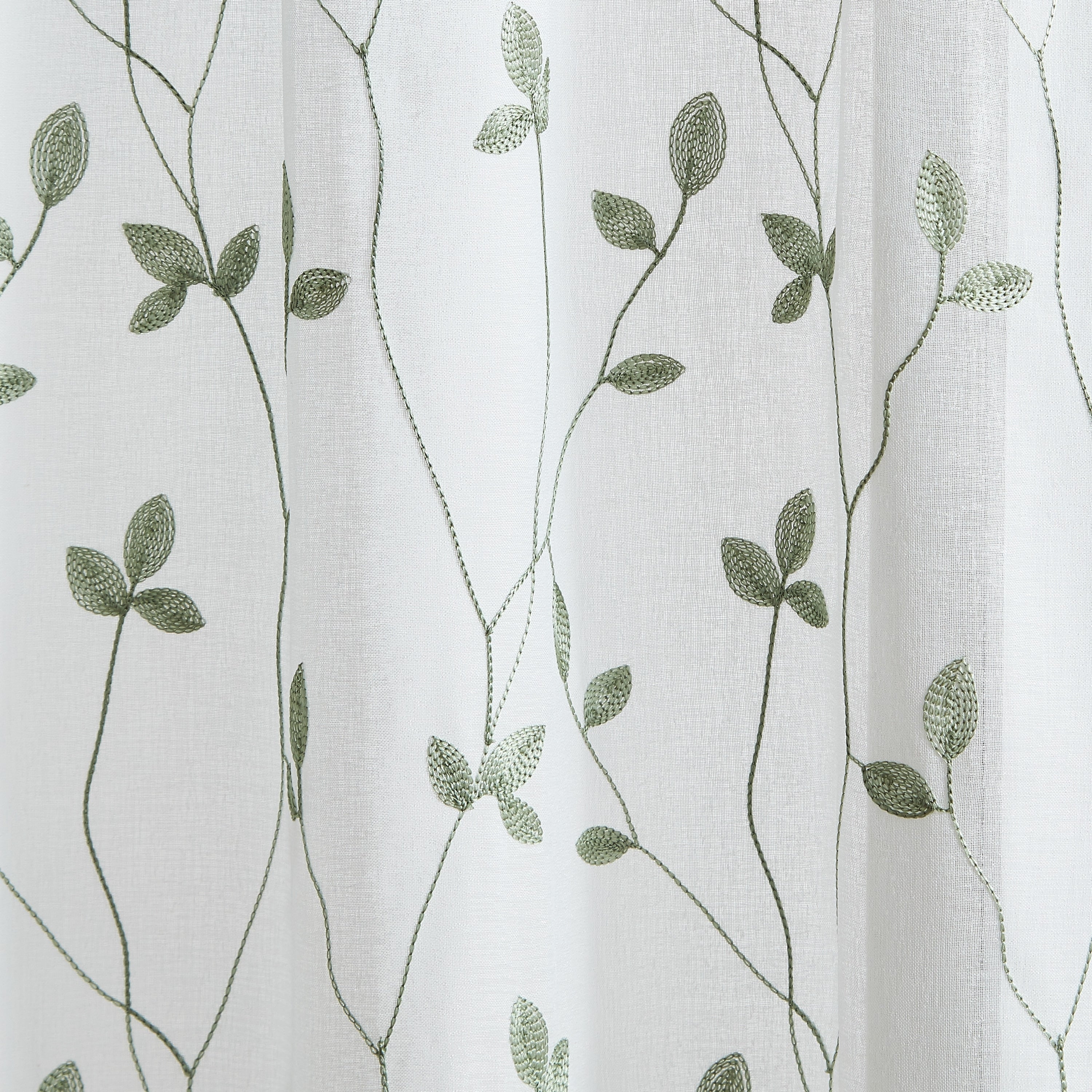 Collection de rideaux à cantonnière et à volants en broderie botanique Curtainworks