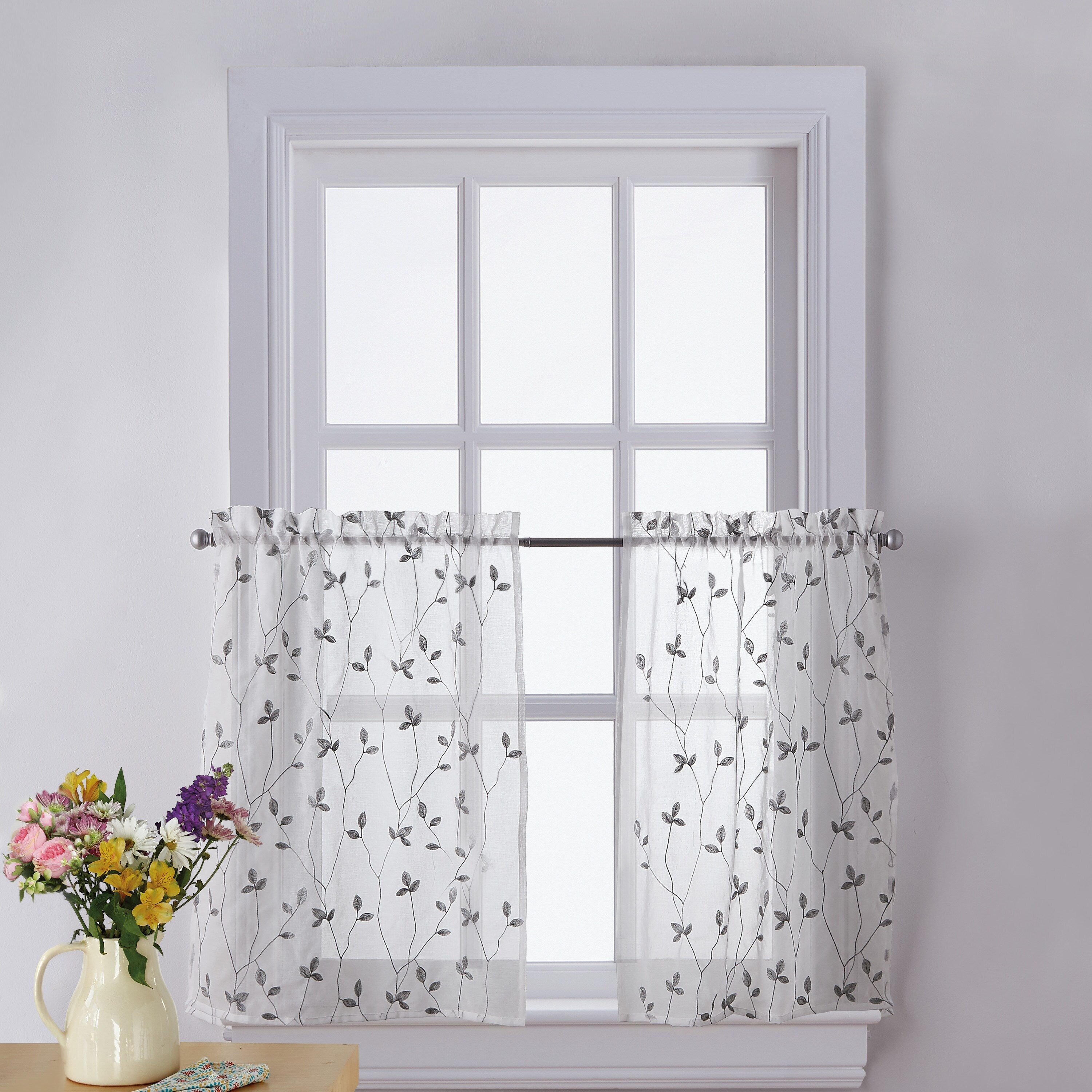 Collection de rideaux à cantonnière et à volants en broderie botanique Curtainworks