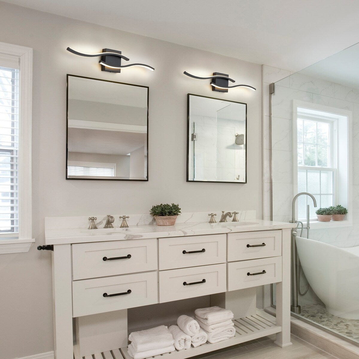 Applique murale linéaire à DEL Curve à intensité variable de 23,6 po de largeur pour meuble-lavabo de salle de bain, lumière froide/chaude