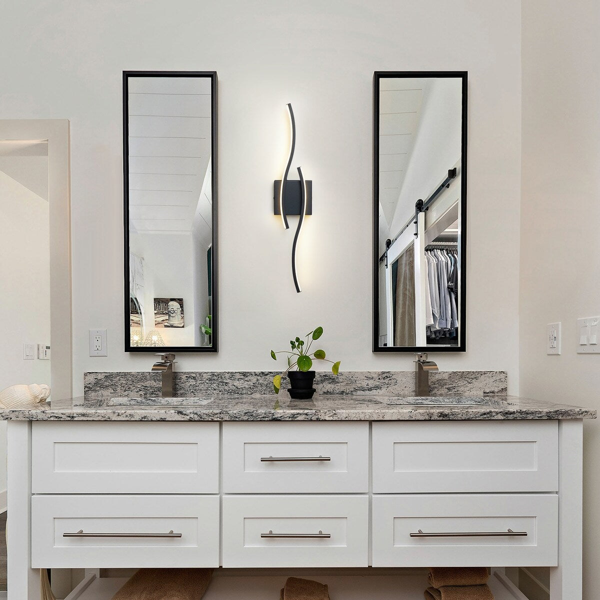 Applique murale linéaire à DEL Curve à intensité variable de 23,6 po de largeur pour meuble-lavabo de salle de bain, lumière froide/chaude