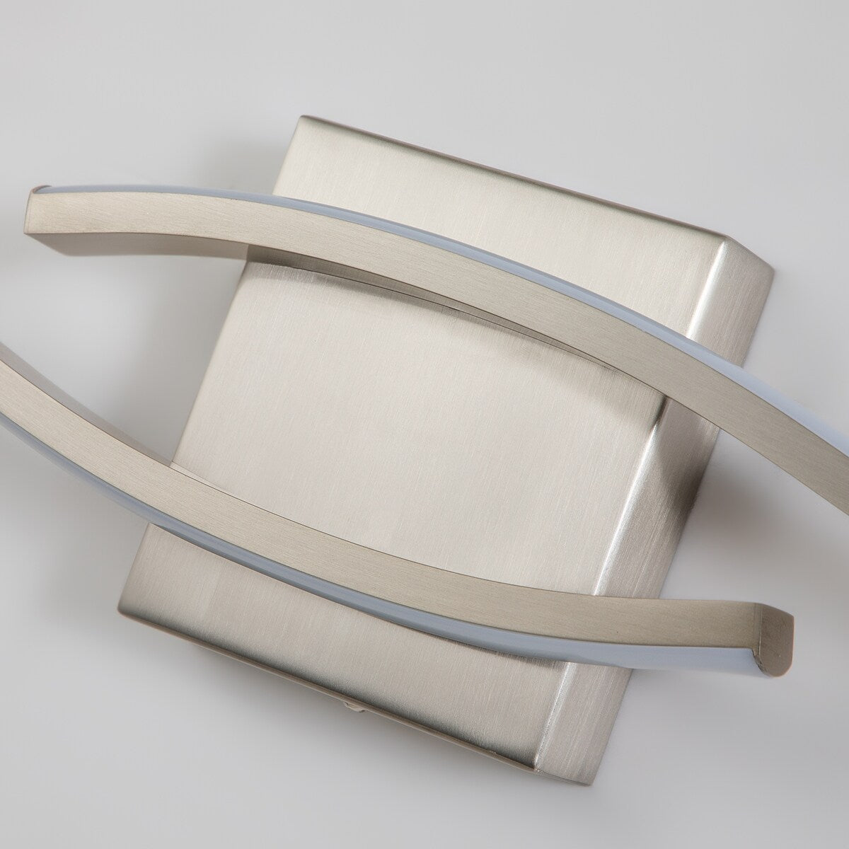 Applique murale linéaire à DEL Curve à intensité variable de 23,6 po de largeur pour meuble-lavabo de salle de bain, lumière froide/chaude