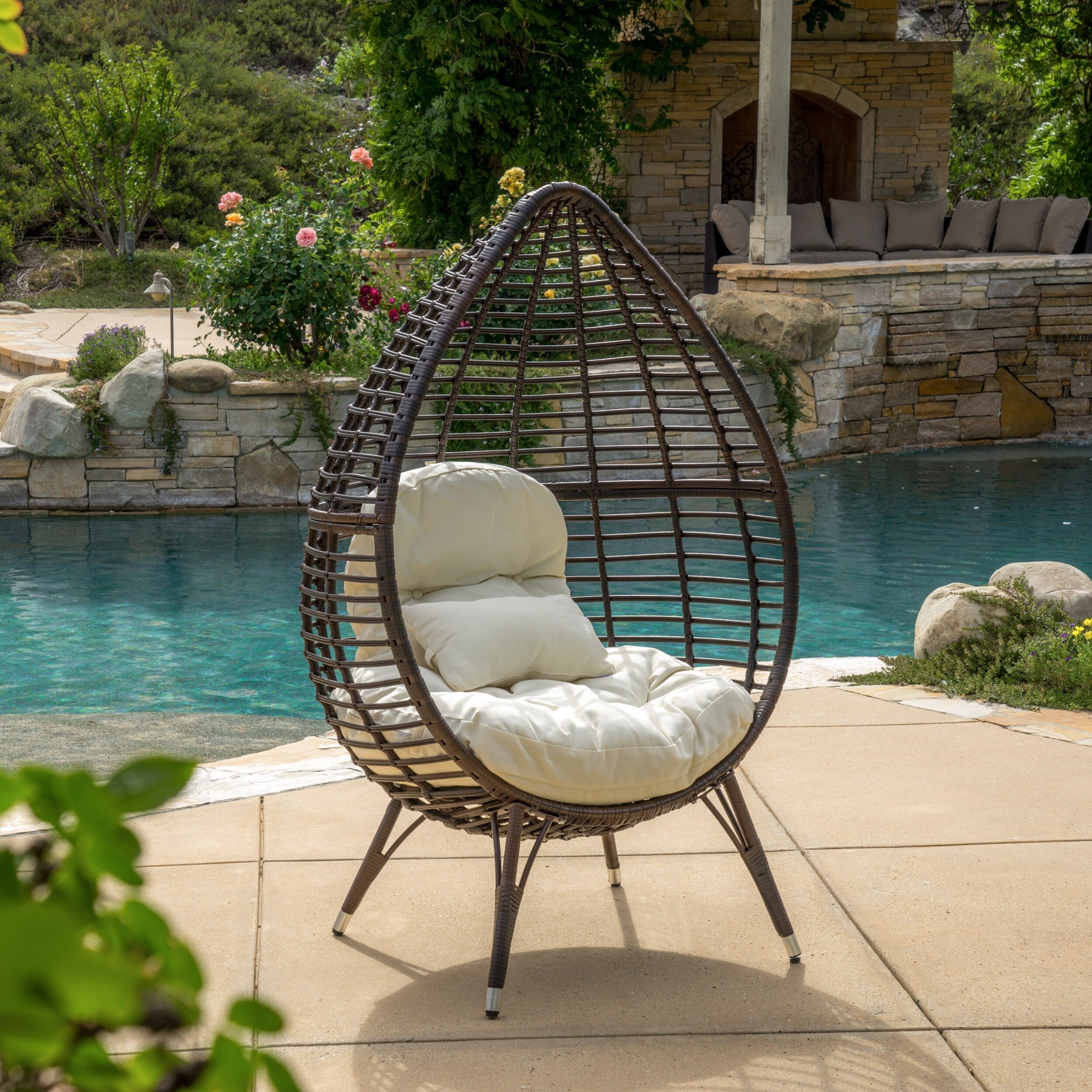 Fauteuil lounge en osier Cutter Teardrop par Christopher Knight Home