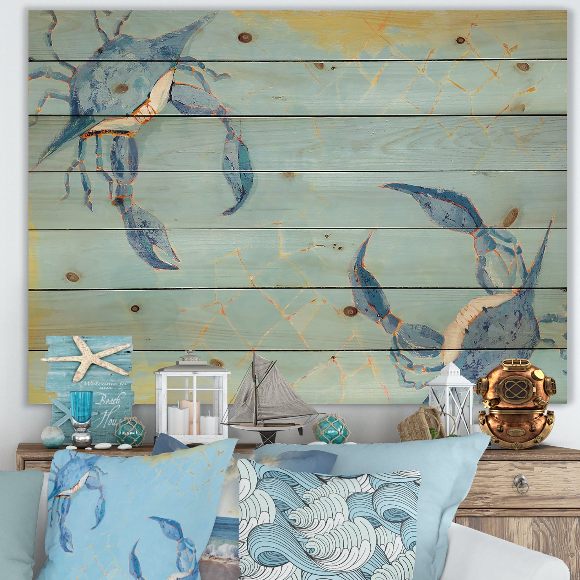 Impression nautique et côtière Designart « Blue Coastal Crab Battle » sur bois de pin naturel - Bleu