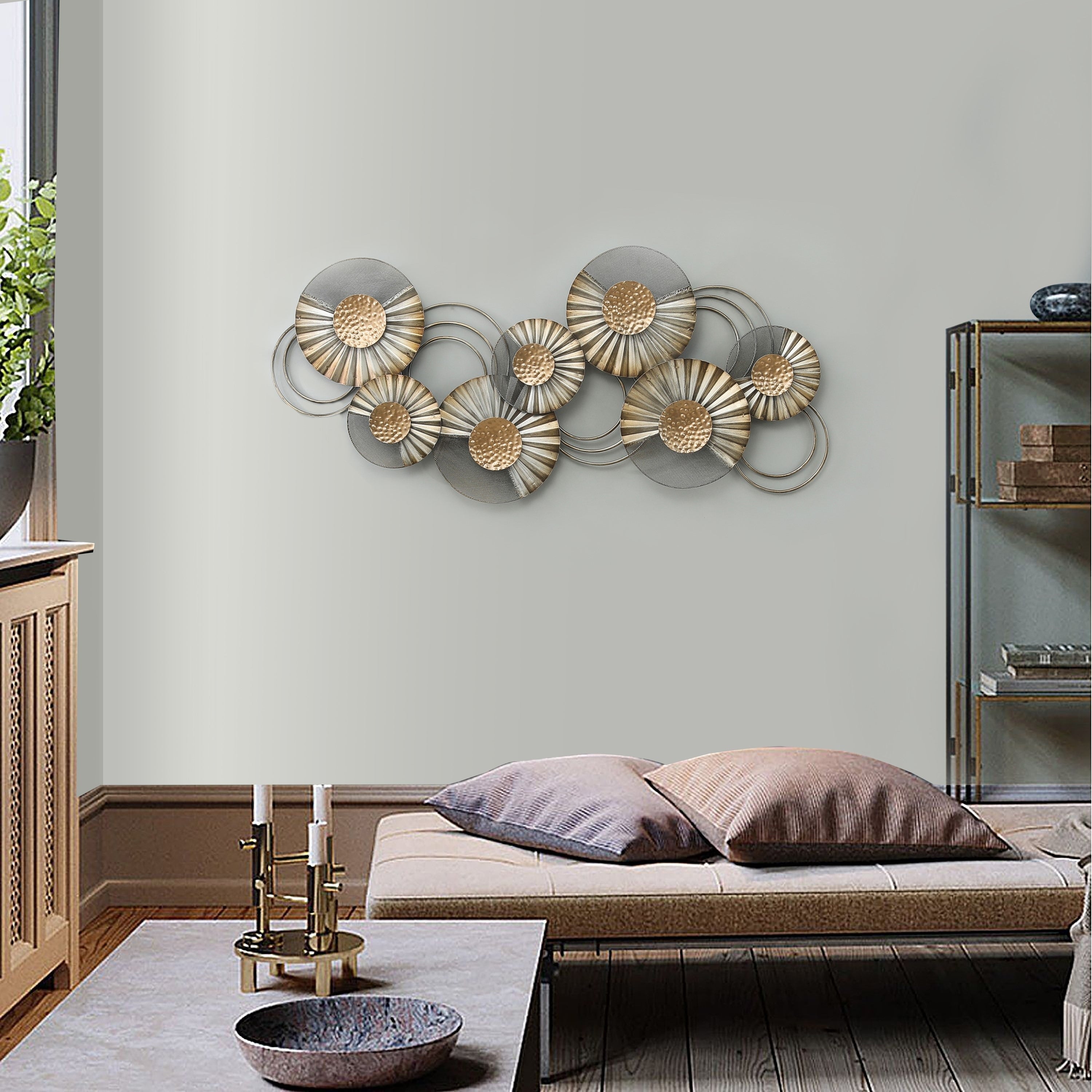 Décoration murale moderne en métal gris et doré vieilli avec fleurs