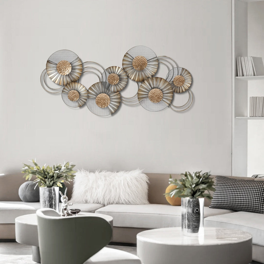 Décoration murale moderne en métal gris et doré vieilli avec fleurs