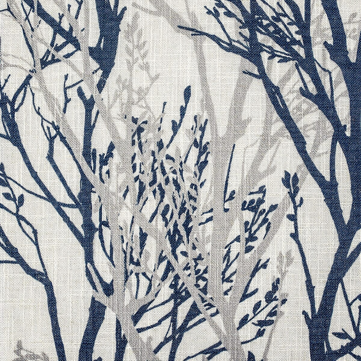 Rideau de fenêtre doublé en lin mélangé à motif de branches d'arbre DriftAway, imprimé à l'encre abstraite