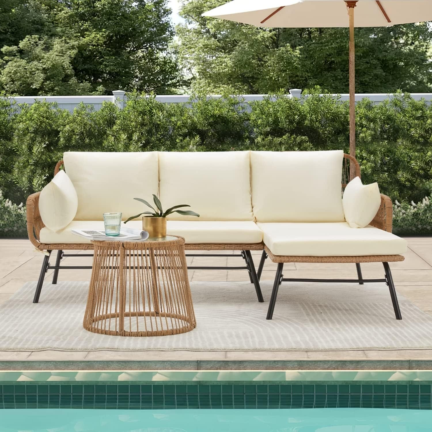 Ensemble de canapés de conversation sectionnels en osier, ensemble de meubles de patio 3 pièces avec coussins épais et table basse en verre trempé
