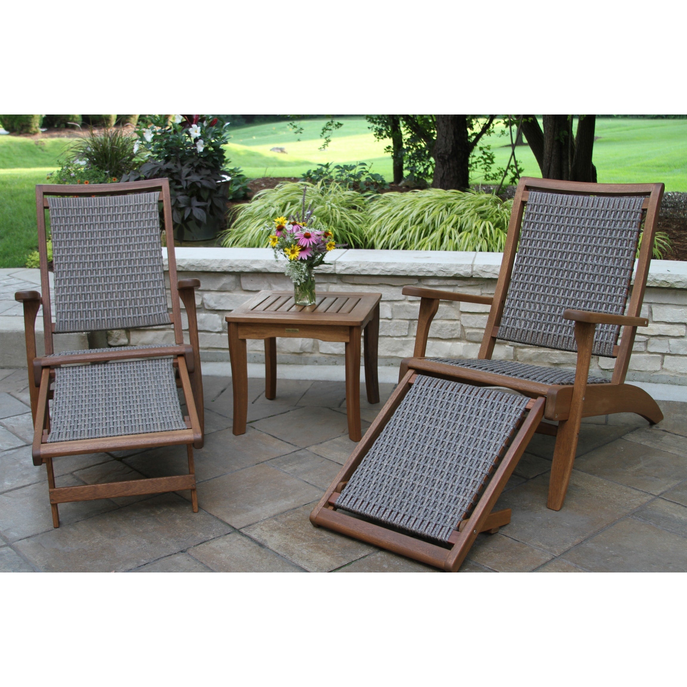 Ensemble de 3 chaises longues en osier d'eucalyptus Eilaf avec pouf et table d'appoint carrée
