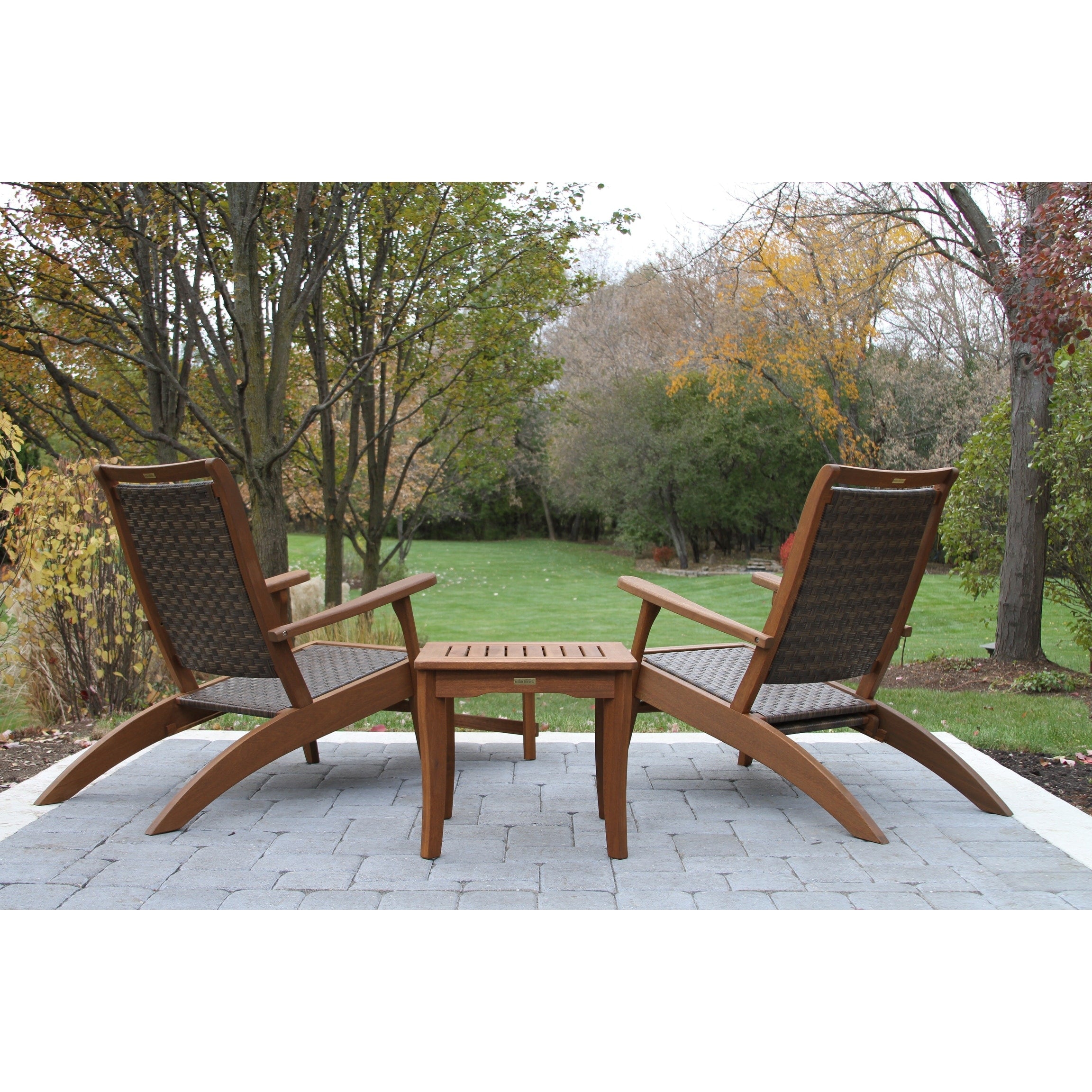 Ensemble de 3 chaises longues en osier d'eucalyptus avec table d'appoint carrée Eilaf