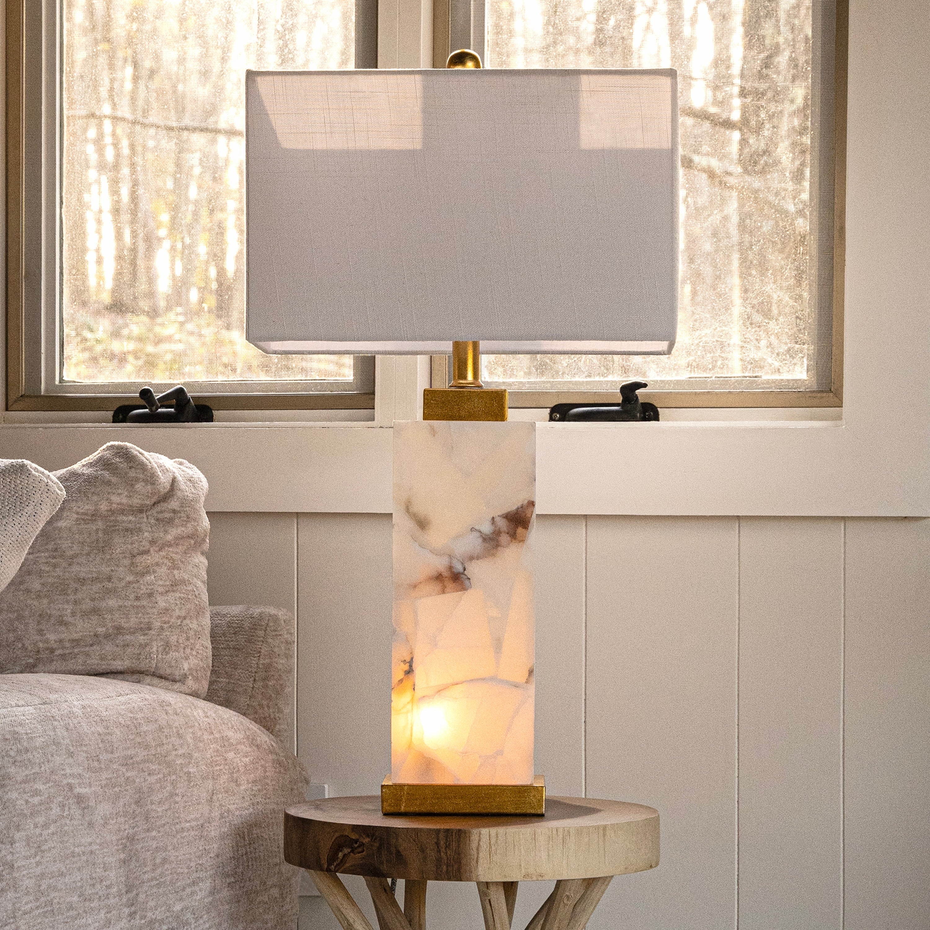 Lampe de table LED Eloise 27,5 en albâtre, blanc/feuille d'or par JONATHAN Y