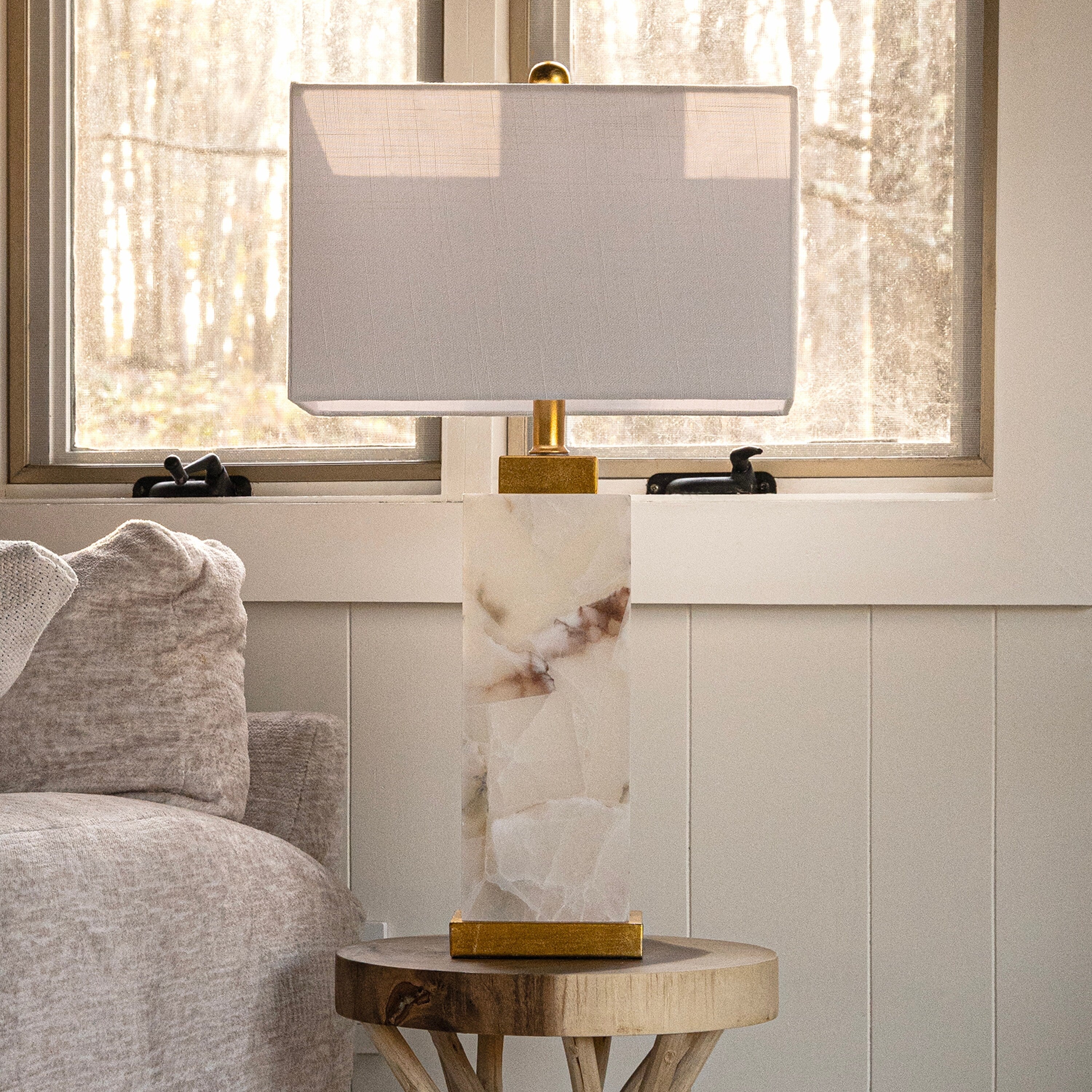 Lampe de table LED Eloise 27,5 en albâtre, blanc/feuille d'or par JONATHAN Y