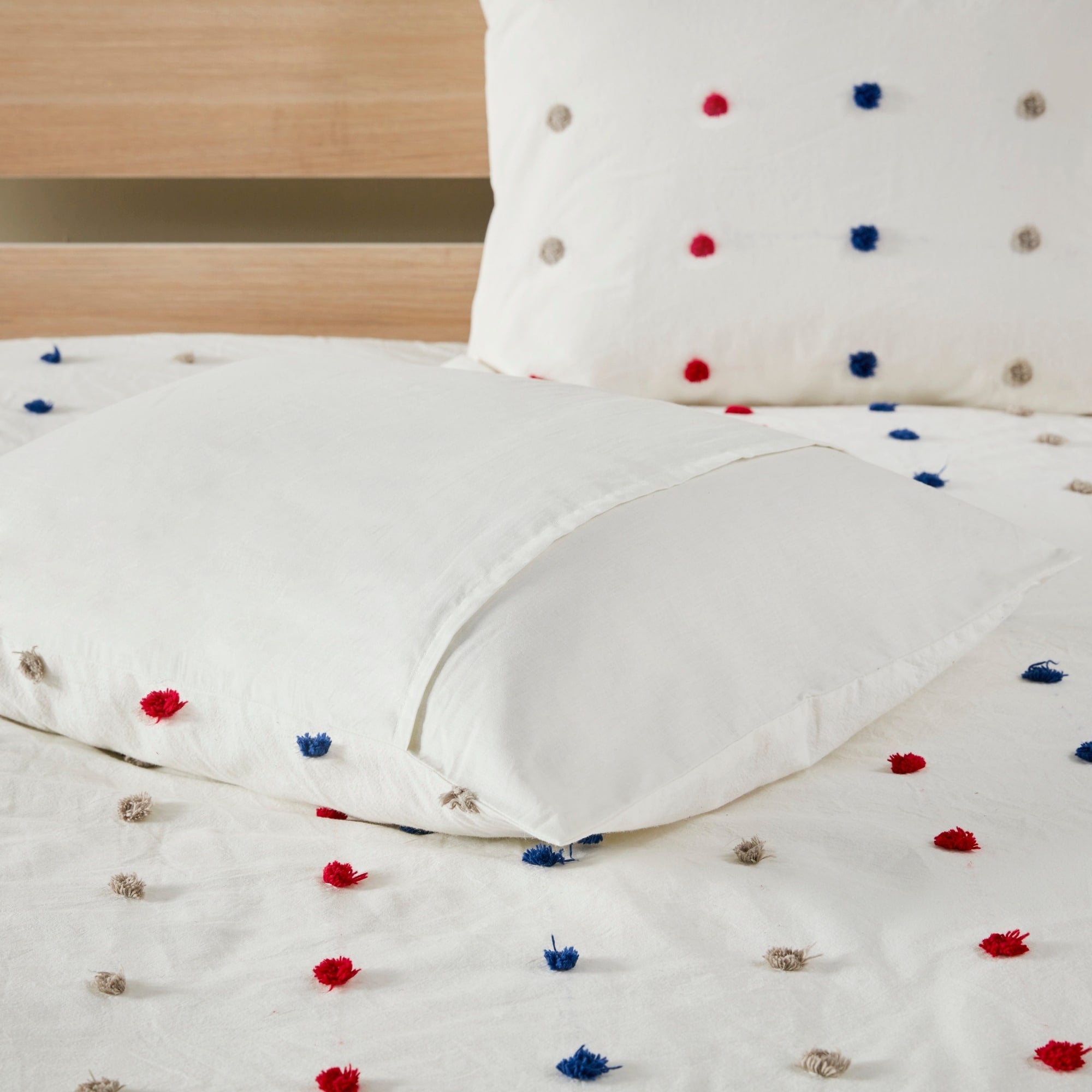 Parure de lit Ensley en coton jacquard à pompons par Intelligent Design Kids