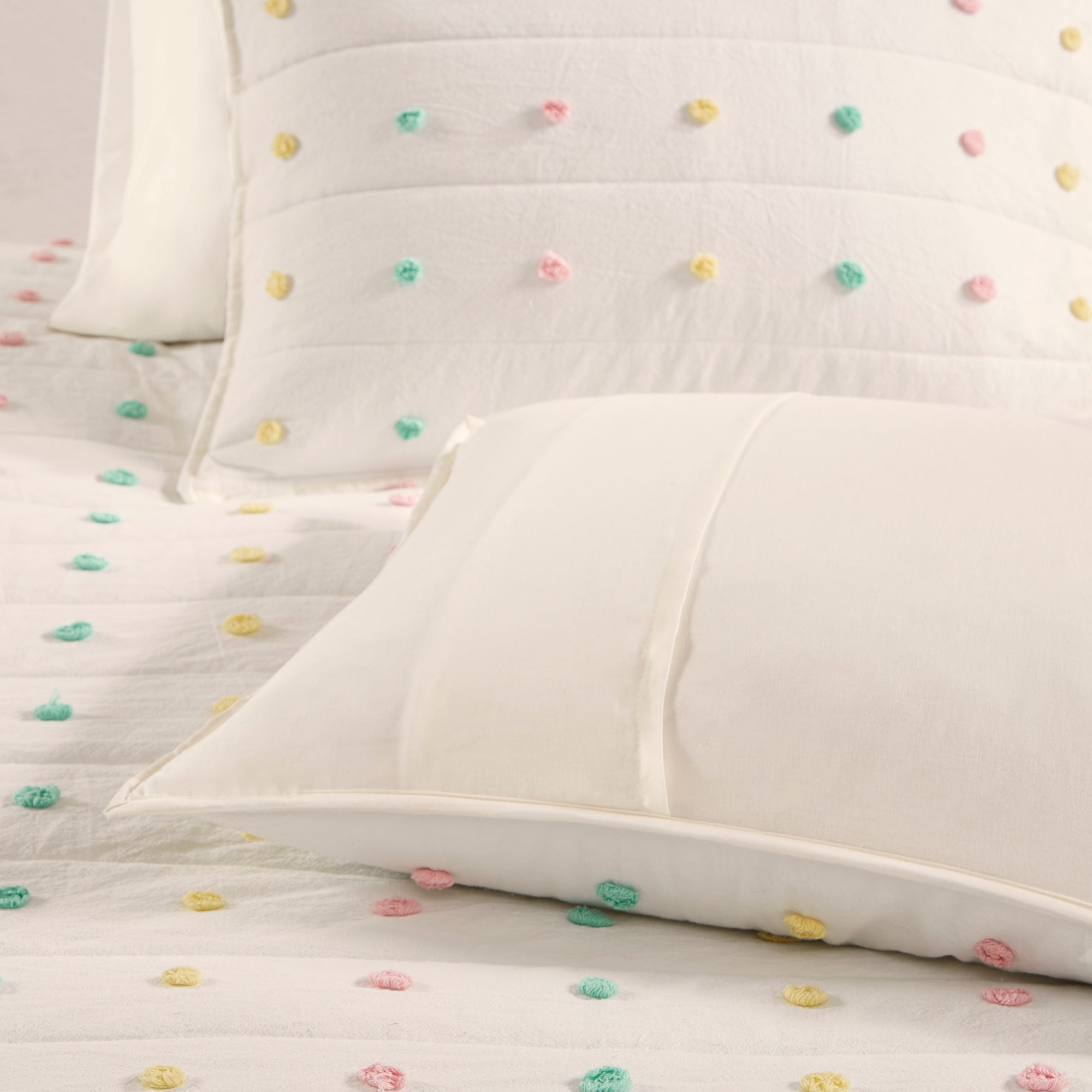 Parure de lit en jacquard de coton à pompons Ensley pour enfants au design intelligent avec coussins décoratifs