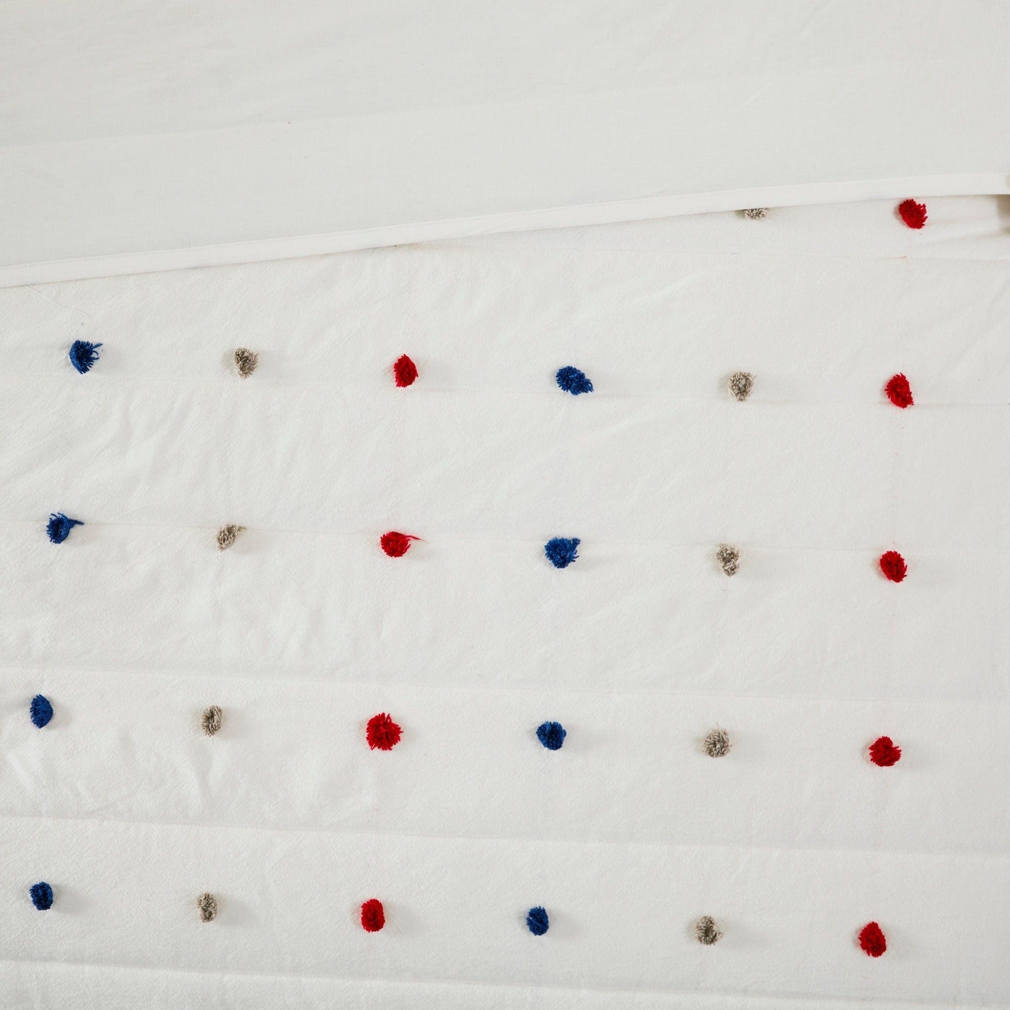 Parure de lit en jacquard de coton à pompons Ensley pour enfants au design intelligent avec coussins décoratifs