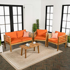 Ensemble de patio extérieur Everly 4 pièces en bois d'acacia moderne du milieu du siècle avec coussins et oreillers décoratifs à carreaux, par JONATHAN Y