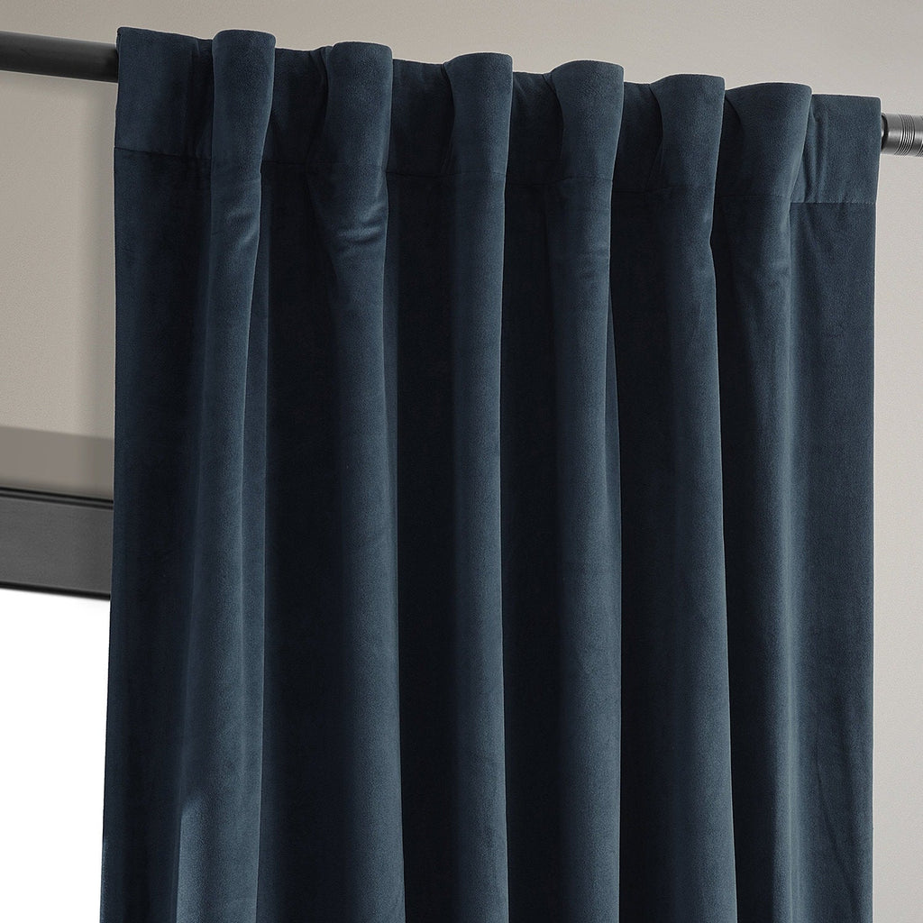 Rideau occultant en velours bleu nuit Signature Exclusive Fabrics