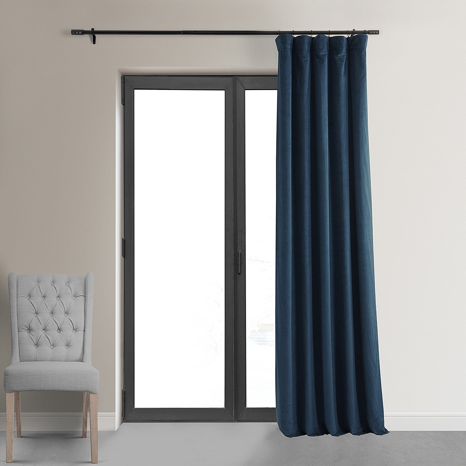 Rideau occultant en velours bleu nuit Signature Exclusive Fabrics