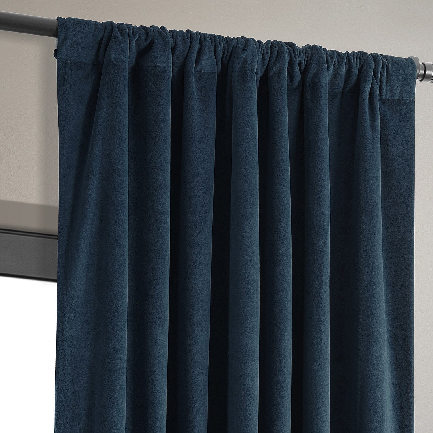 Rideau occultant en velours bleu nuit Signature Exclusive Fabrics