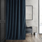 Rideau occultant en velours bleu nuit Signature Exclusive Fabrics
