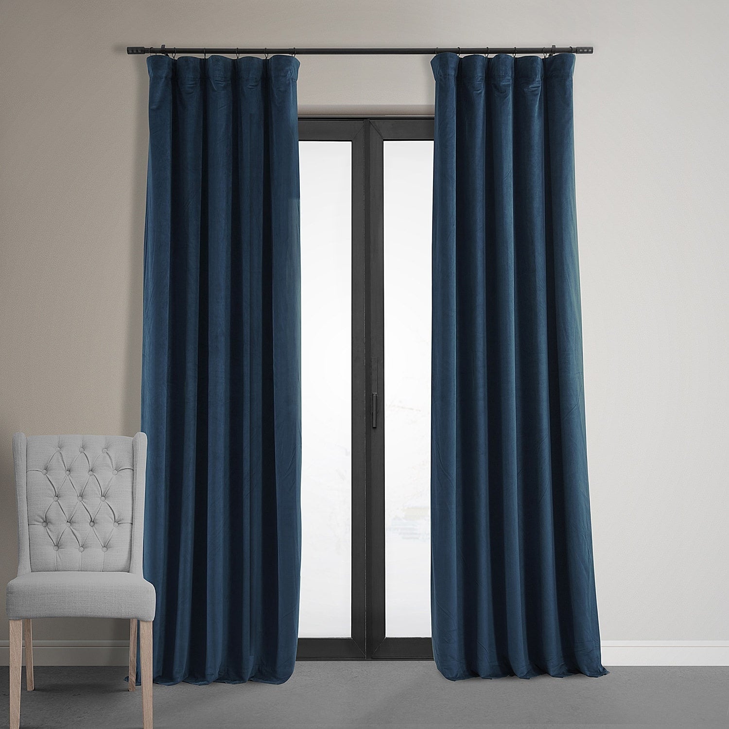 Rideau occultant en velours bleu nuit Signature Exclusive Fabrics