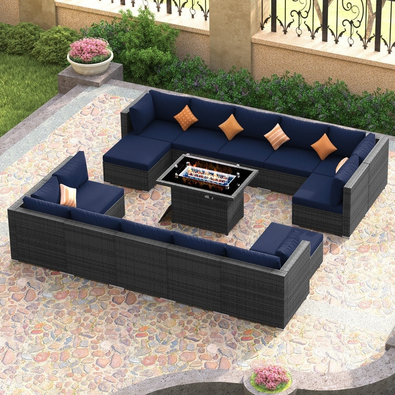 Ensemble de canapés d'extérieur sectionnels en osier gris FINCATI avec table et foyer