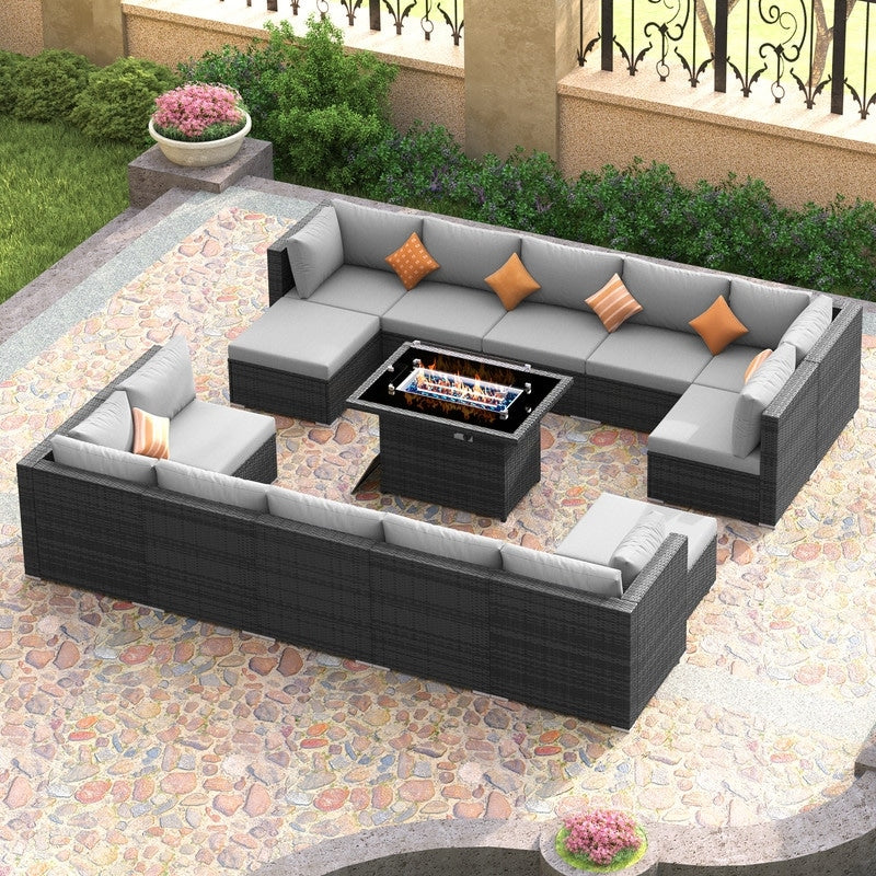 Ensemble de canapés d'extérieur sectionnels en osier gris FINCATI avec table et foyer