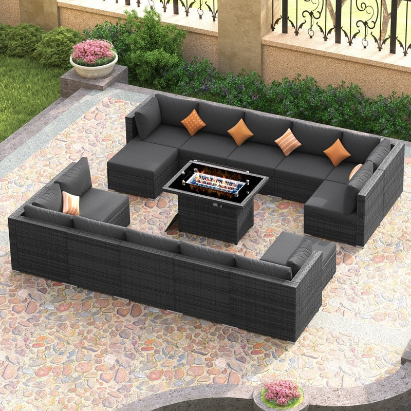 Ensemble de canapés d'extérieur sectionnels en osier gris FINCATI avec table et foyer