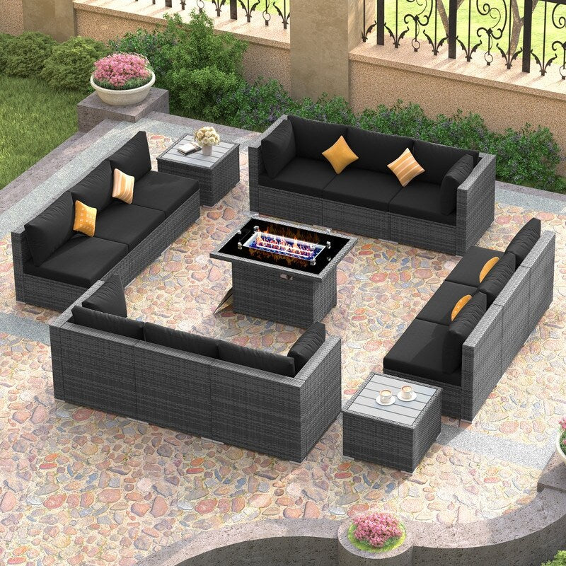 Ensemble de canapés d'extérieur sectionnels en osier gris FINCATI avec table et foyer