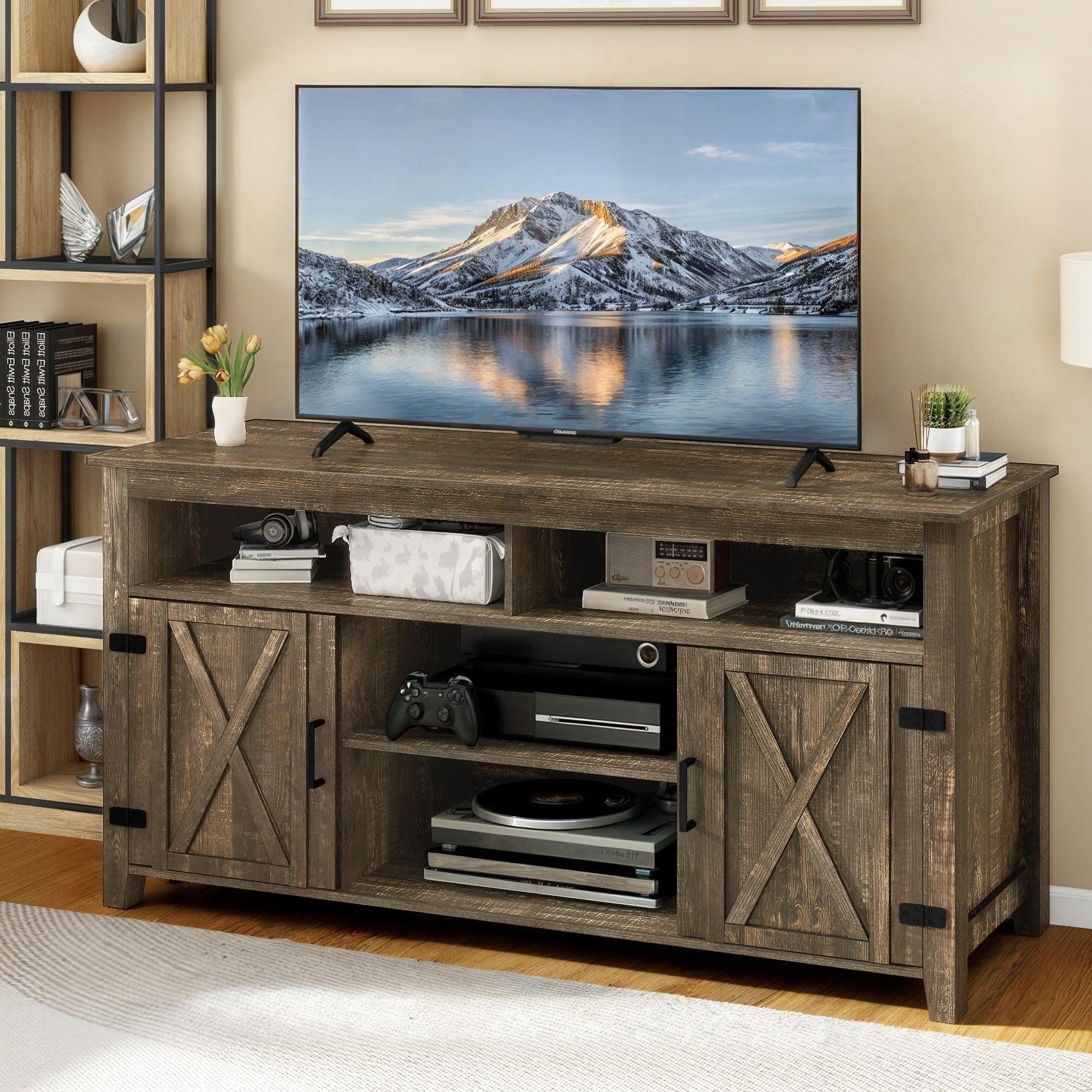 Meuble TV Farmhouse pouvant accueillir jusqu'à 65 téléviseurs avec portes et étagères ouvertes Console multimédia Prise de courant