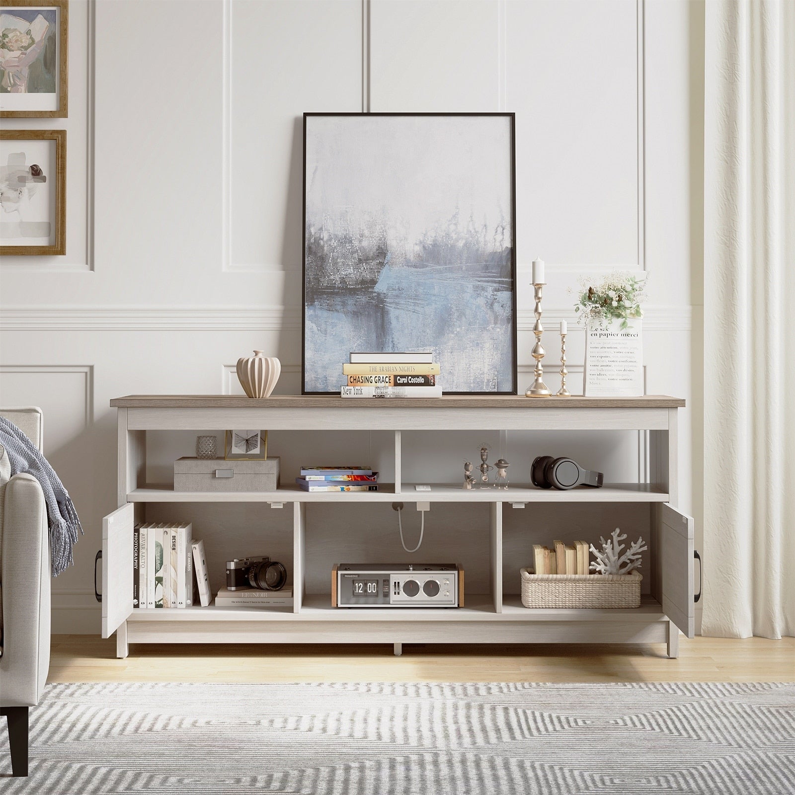 Meuble TV Farmhouse pouvant accueillir jusqu'à 65 téléviseurs avec portes et étagères ouvertes Console multimédia Prise de courant