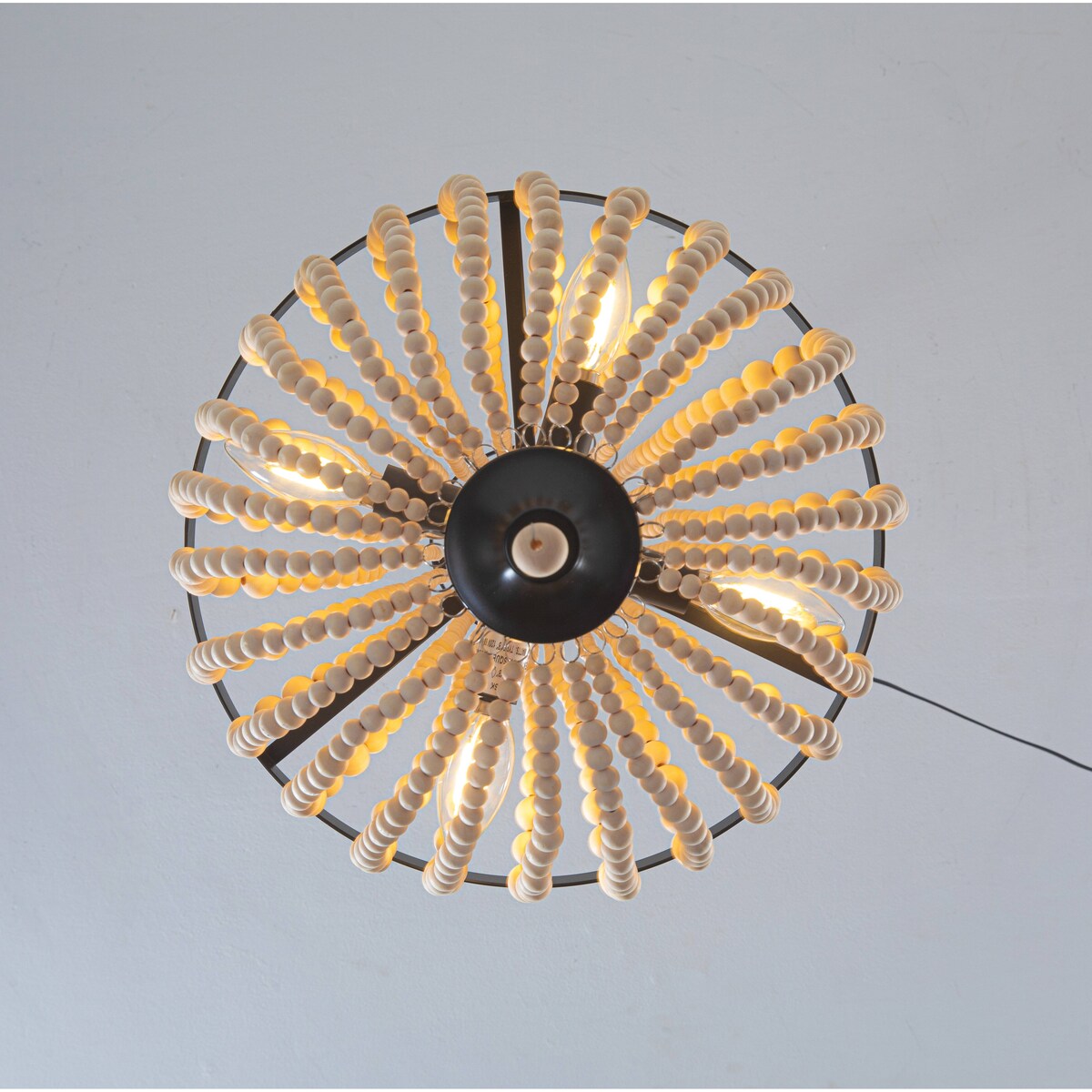 Lustre en perles de bois de style ferme, éclairage moderne