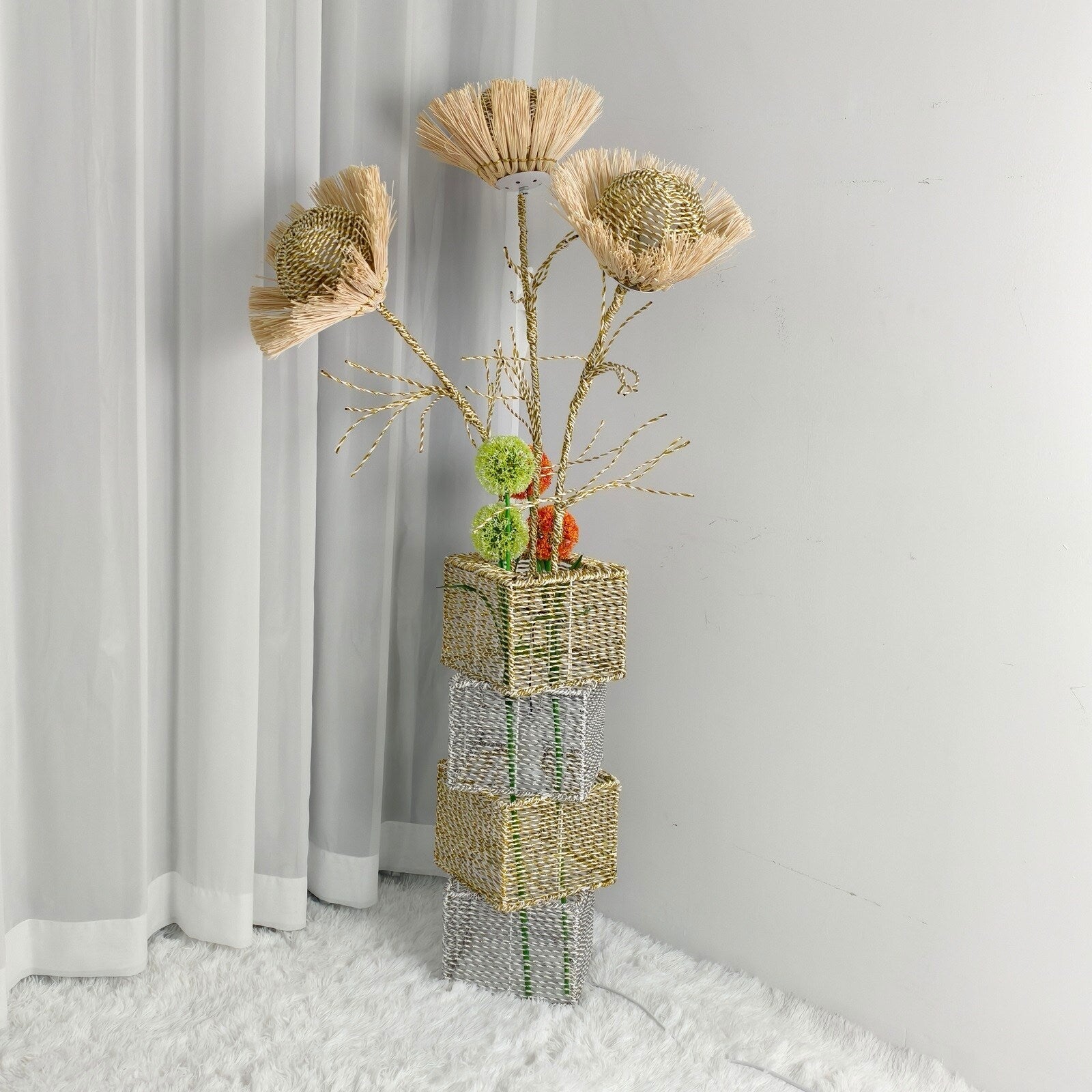 Lampadaire pastoral avec veilleuse LED en rotin tissé à la main – 27,5 cm (l) x 130 cm (h)