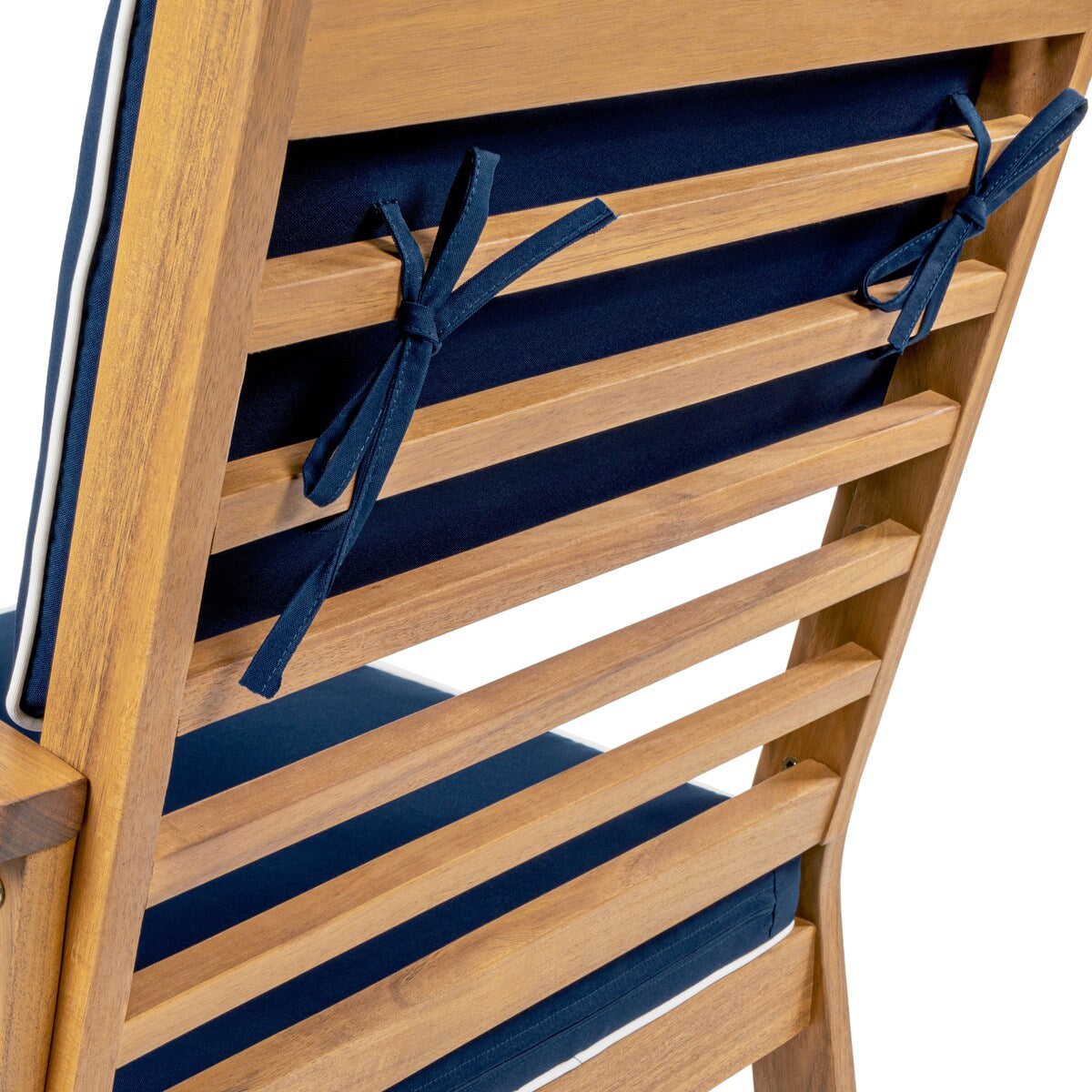 Ensemble de patio extérieur Freja 4 pièces en bois d'acacia côtier moderne avec coussins, par JONATHAN Y