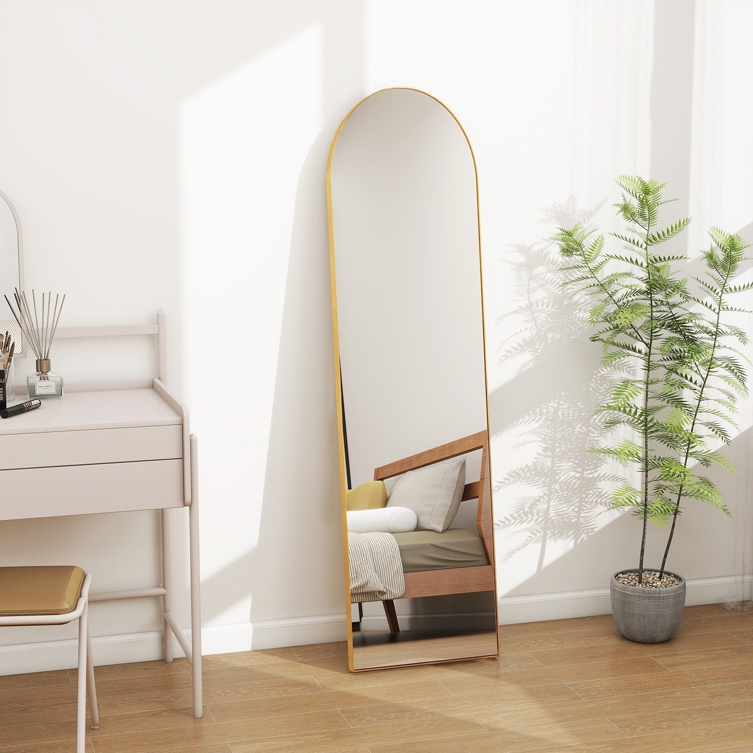 Miroir arqué pleine longueur avec verre incassable et support, cadre en alliage d'aluminium pour vestiaire de chambre, sur pied