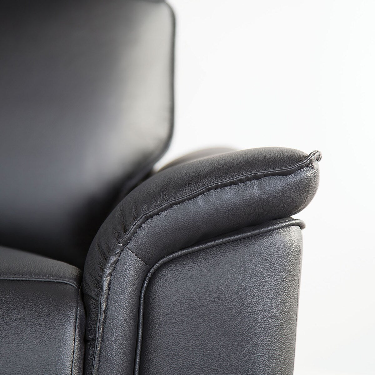 Canapé inclinable manuel Marty Modern Leather Match de Furniture of America avec accoudoirs rembourrés évasés