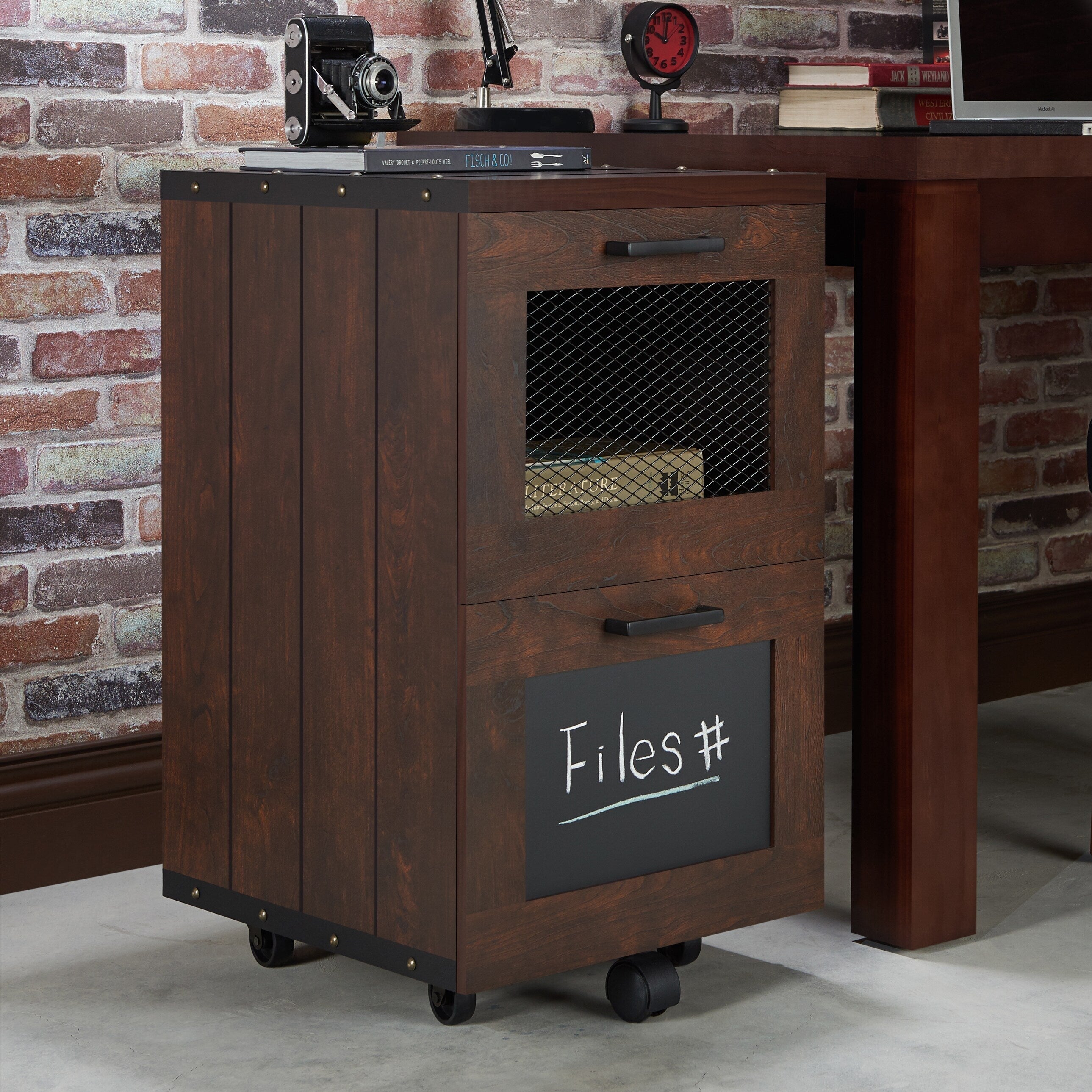 Classeur rustique en noyer à 2 tiroirs avec fenêtre, par Furniture of America