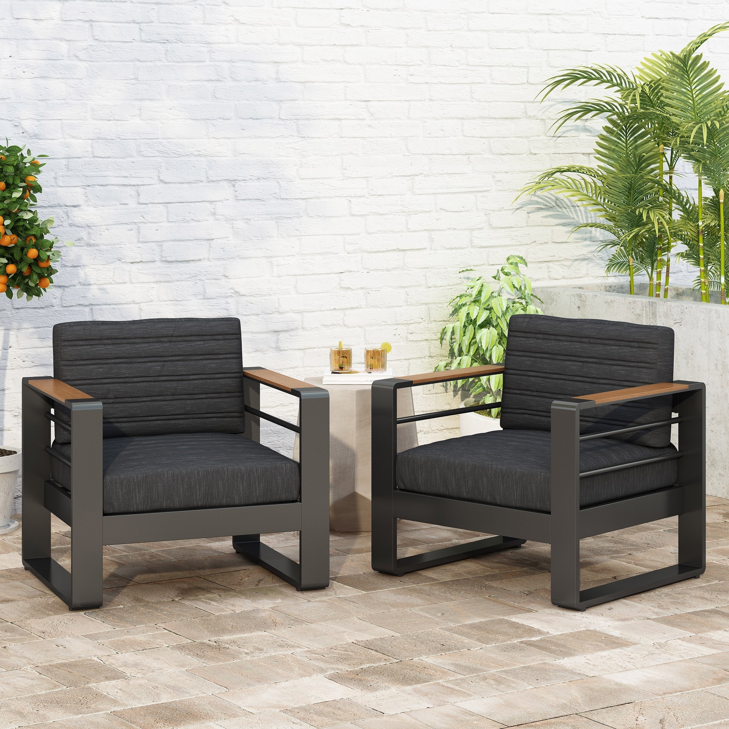 Fauteuils club d'extérieur Giovanna en aluminium avec finitions en imitation bois (lot de 2) par Christopher Knight Home
