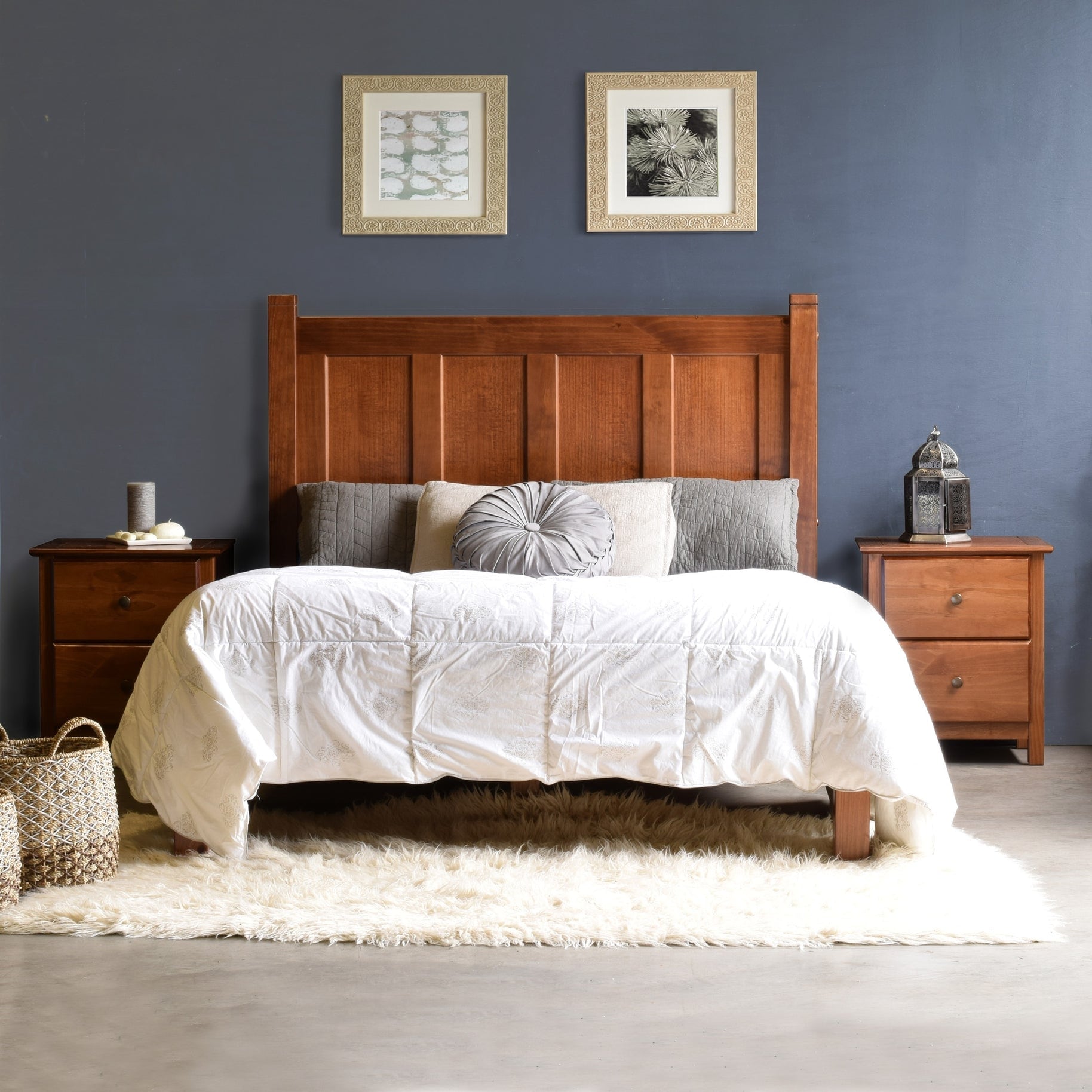 Lit plateforme en bois massif de style shaker avec meubles en bois de grain