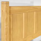 Lit plateforme en bois massif de style shaker avec meubles en bois de grain