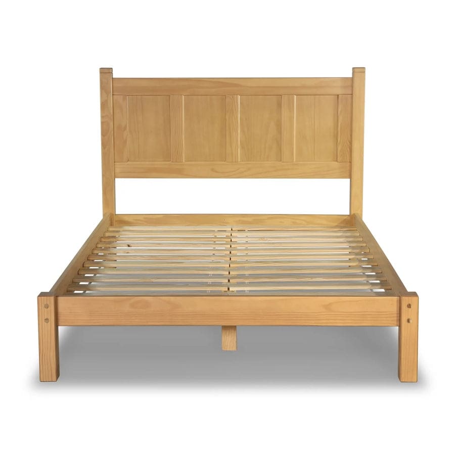Lit plateforme en bois massif de style shaker avec meubles en bois de grain