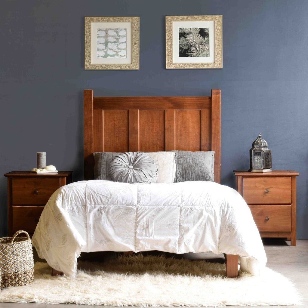 Lit plateforme en bois massif de style shaker avec meubles en bois de grain