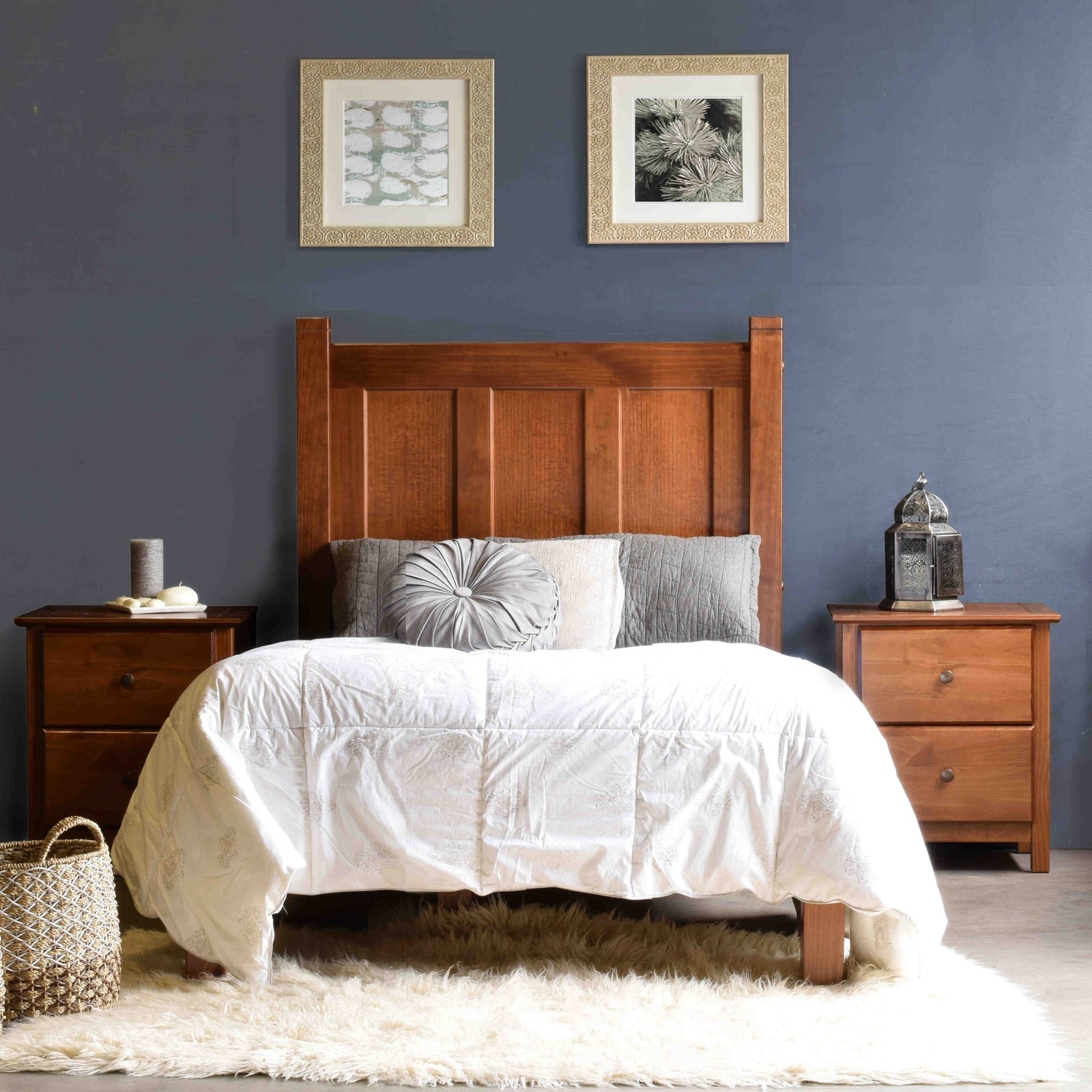 Lit plateforme en bois massif de style shaker avec meubles en bois de grain
