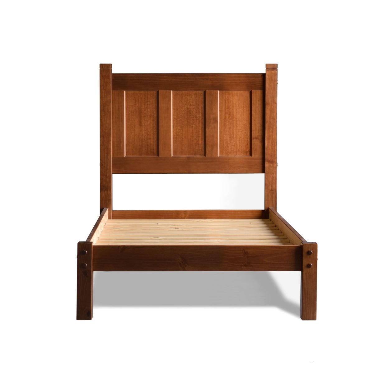 Lit plateforme en bois massif de style shaker avec meubles en bois de grain
