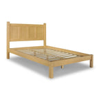 Lit plateforme en bois massif de style shaker avec meubles en bois de grain