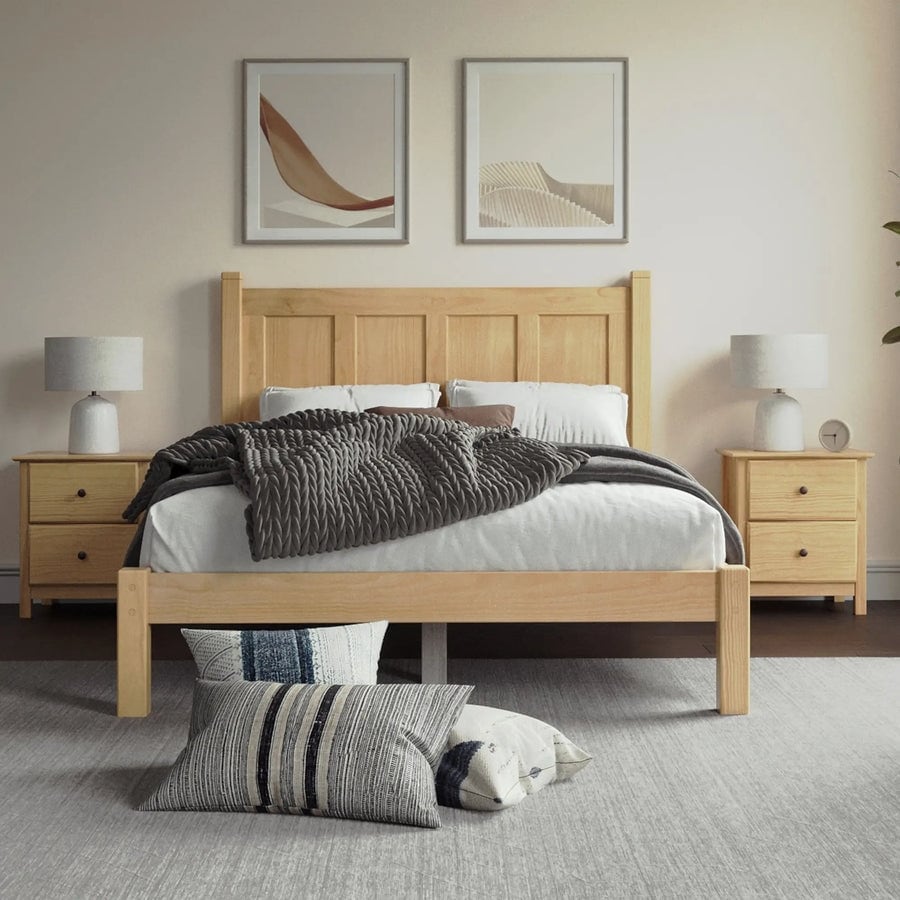 Lit plateforme en bois massif de style shaker avec meubles en bois de grain