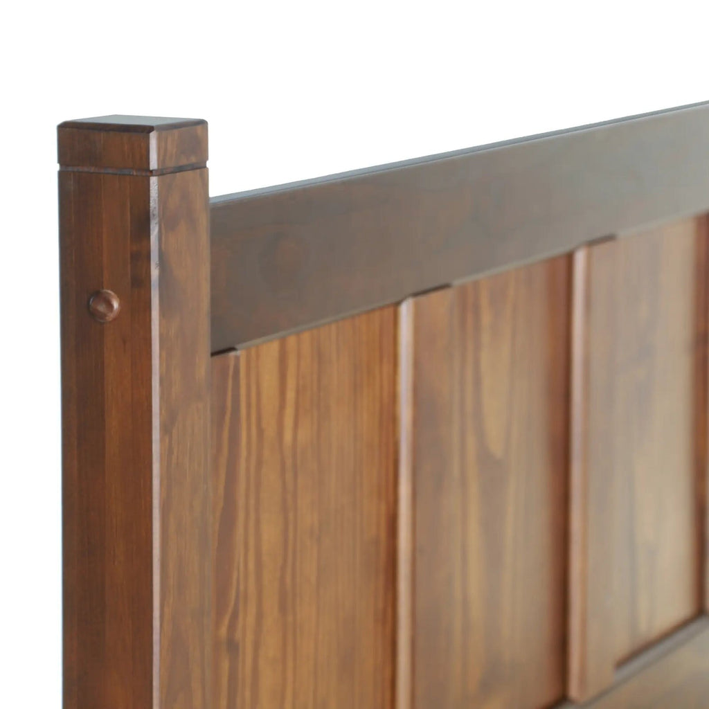 Lit plateforme en bois massif de style shaker avec meubles en bois de grain