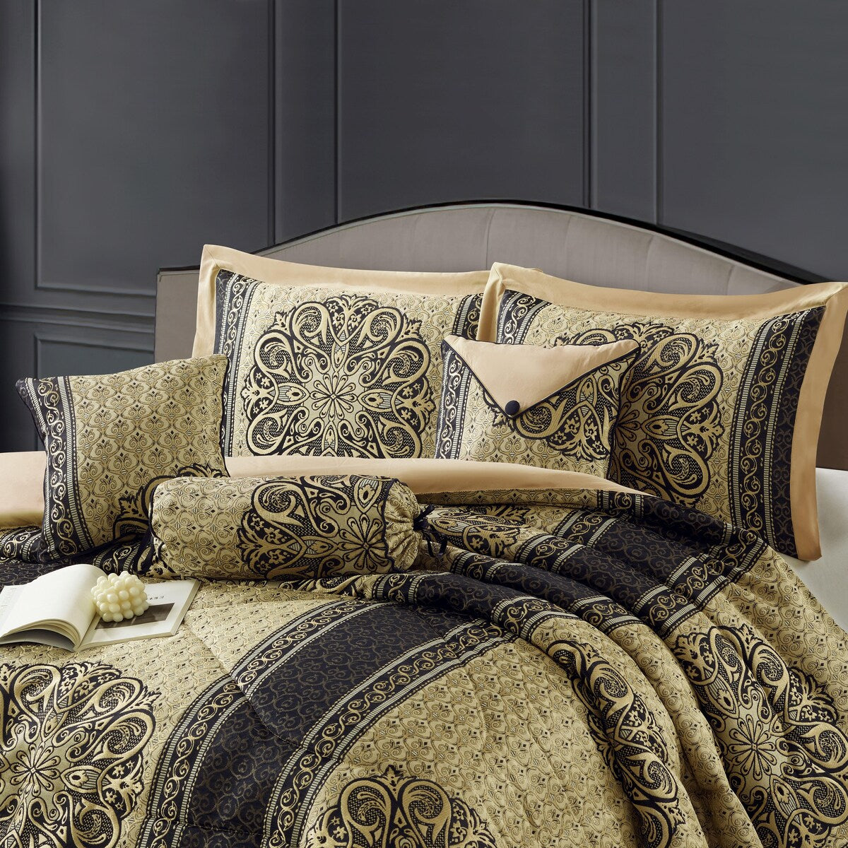 Ensemble de couette élégant médaillon 7 pièces Nanshing Prince
