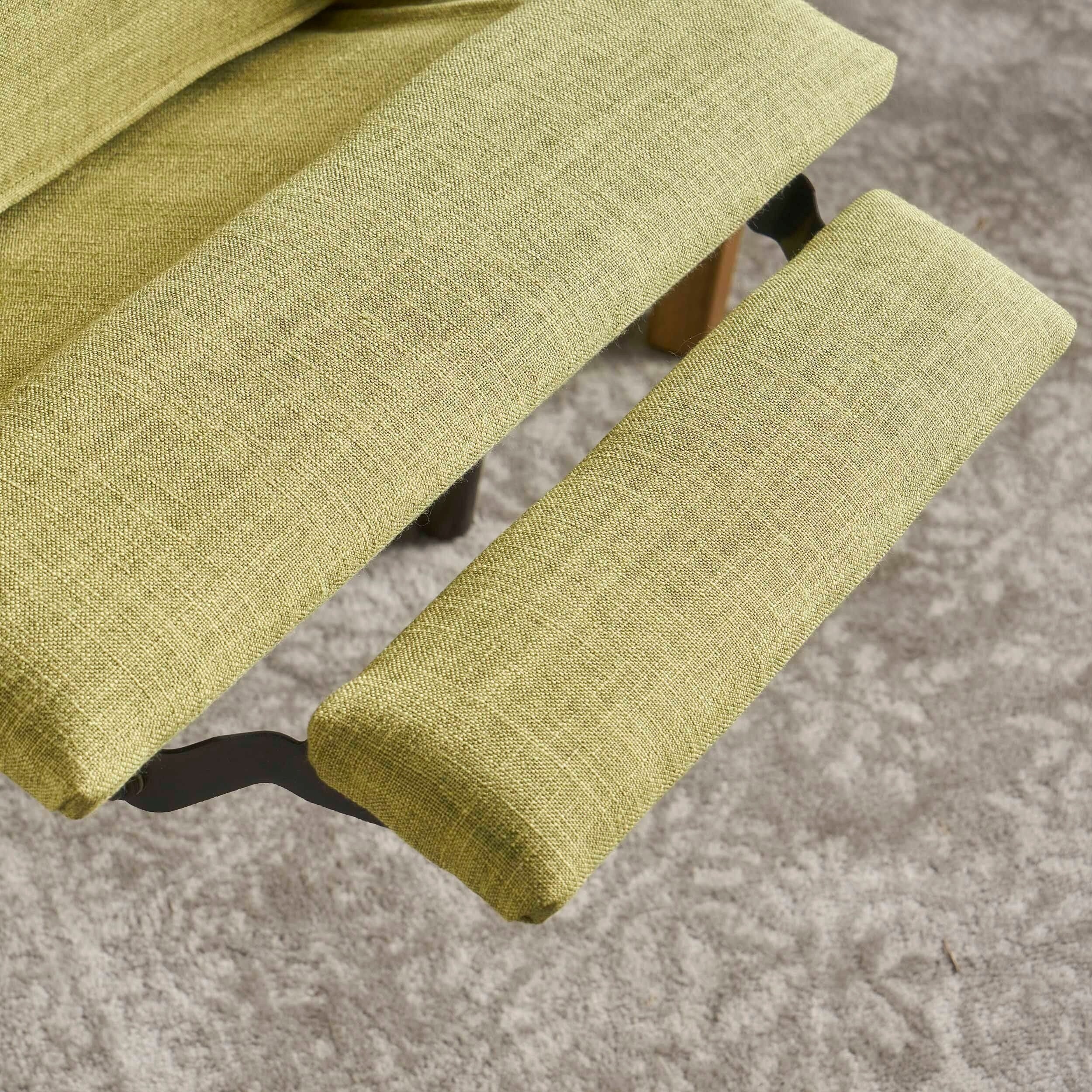 Fauteuil inclinable rembourré en tissu vert style milieu du siècle avec repose-pieds, dossier capitonné et pieds en hêtre